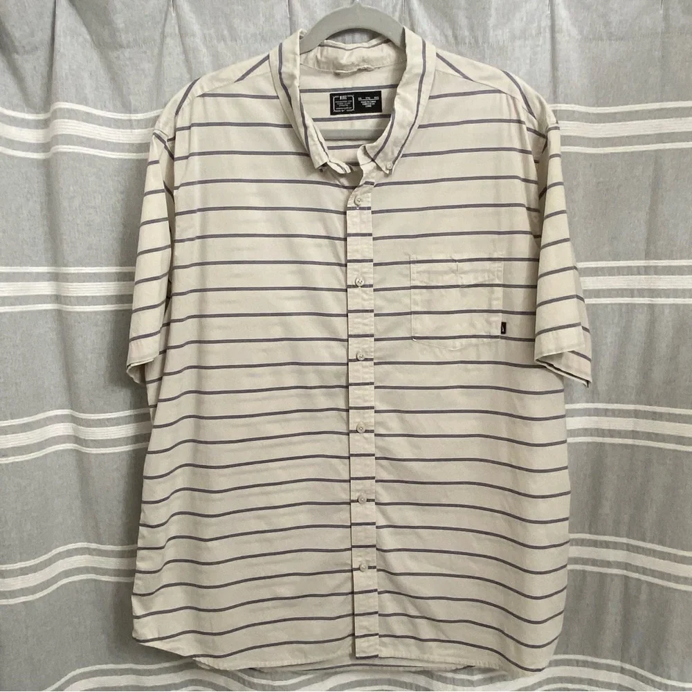 NIKE / Men’s Cream & Blue Striped Short Sleeve Button Down Shirt Size XXL